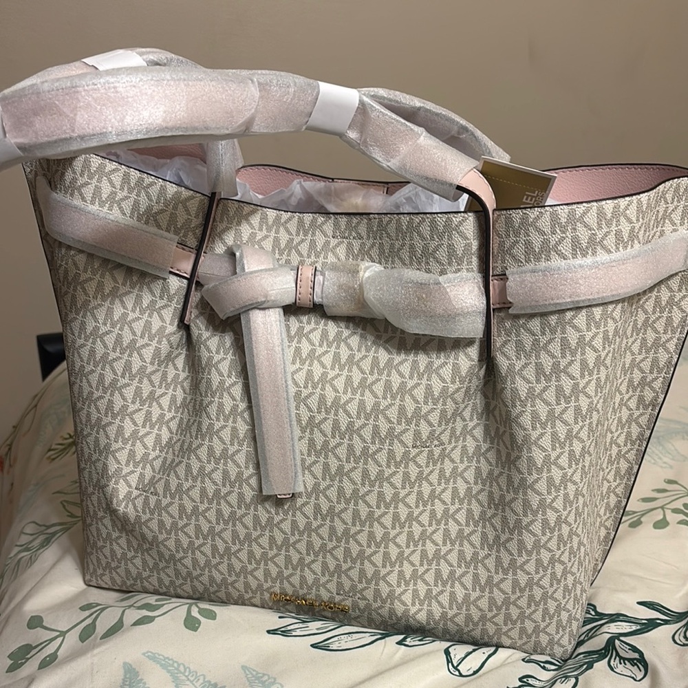 Michael Kors  Emilia large tote bag Cream and powder pink color - Picture 1 of 4